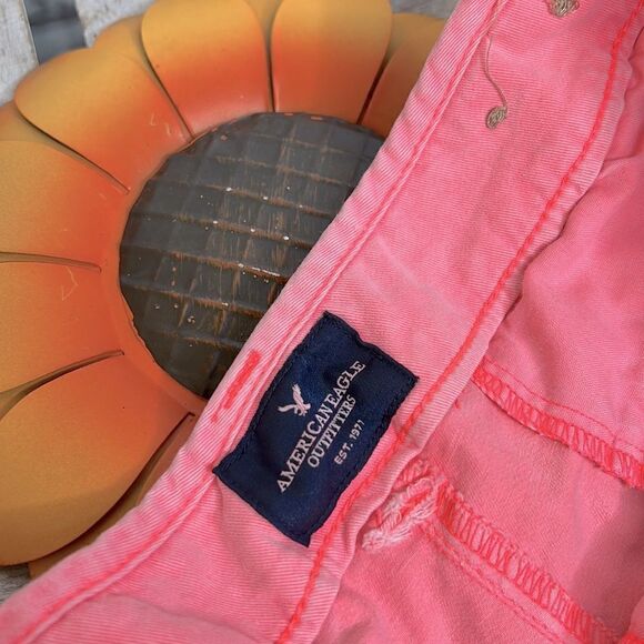 American Eagle Coral Pink Chino Midi Shorts Size 4 - Picture 5 of 6
